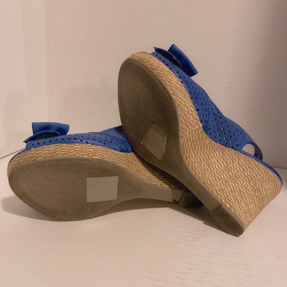 ⭐️HP!⭐️ Blue Bow Sling Back Wedges - Picture 4 of 5